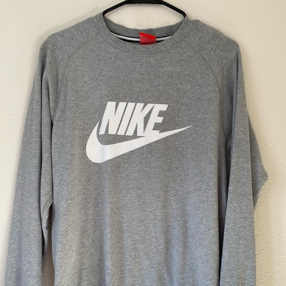 Nike Sweatshirt - Picture 1 of 3